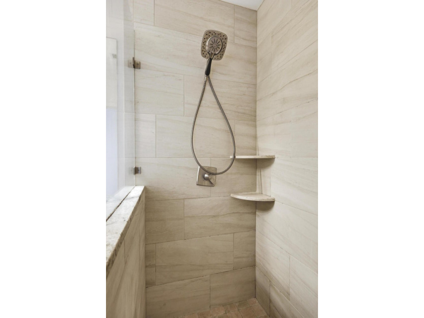Featuring a desired architectural layout, this one-bedroom condo - photo 6