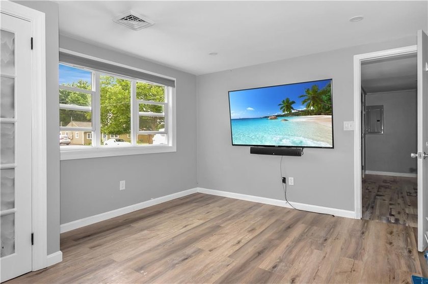Sleek &amp; Stylish, Single Level Ranch! With a little TLC this 1400 - photo 17