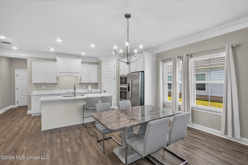With new construction going up all around Savannah Estates, it - photo 19