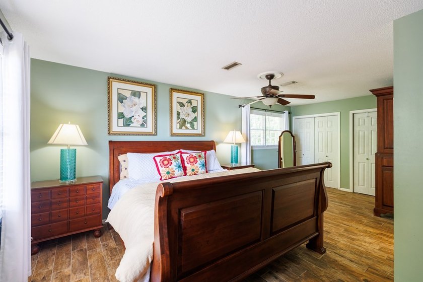 Tucked away on the shores of beautiful Long Pond, this adorable - photo 21