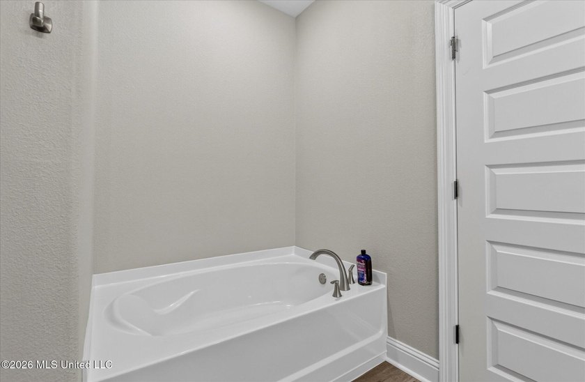 With new construction going up all around Savannah Estates, it - photo 22