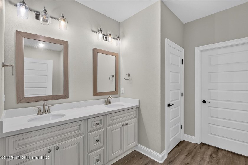With new construction going up all around Savannah Estates, it - photo 24