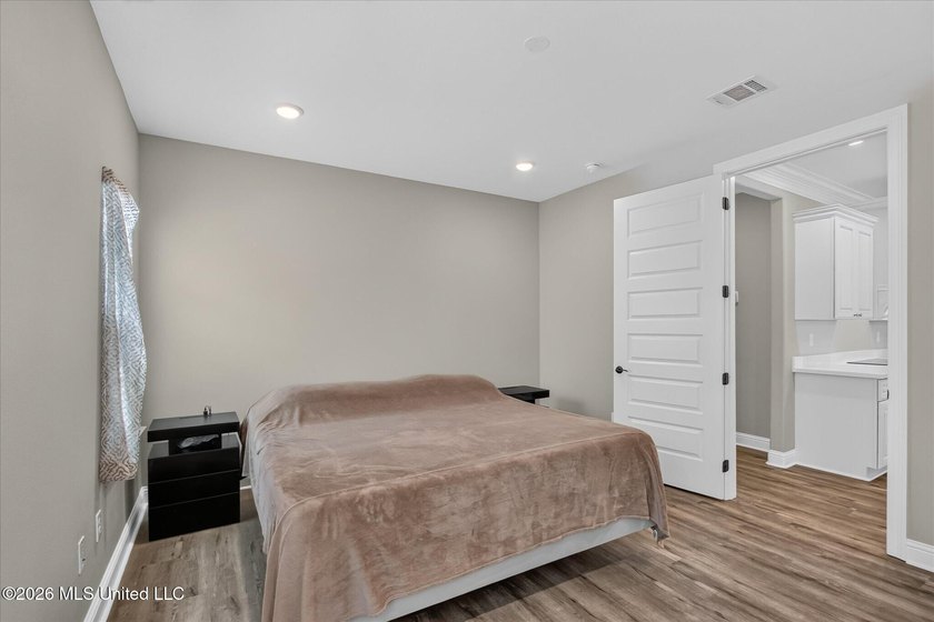 With new construction going up all around Savannah Estates, it - photo 26