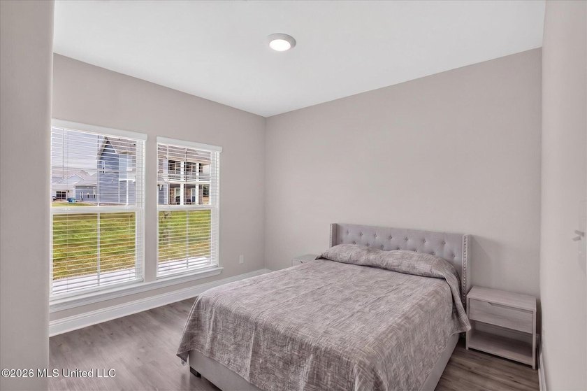 With new construction going up all around Savannah Estates, it - photo 31