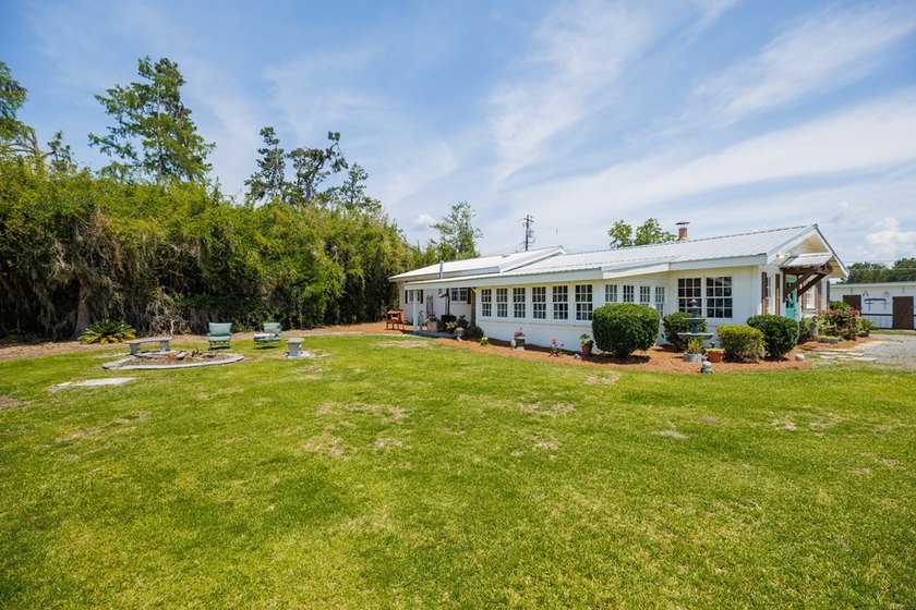 Tucked away on the shores of beautiful Long Pond, this adorable - photo 32