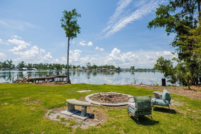 Tucked away on the shores of beautiful Long Pond, this adorable - photo 33