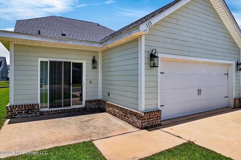 With new construction going up all around Savannah Estates, it - photo 41