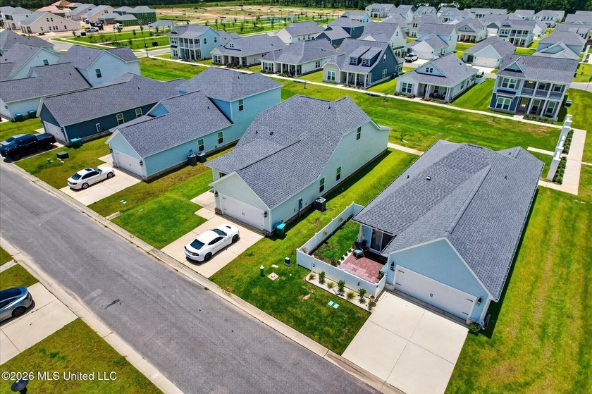 With new construction going up all around Savannah Estates, it - photo 42