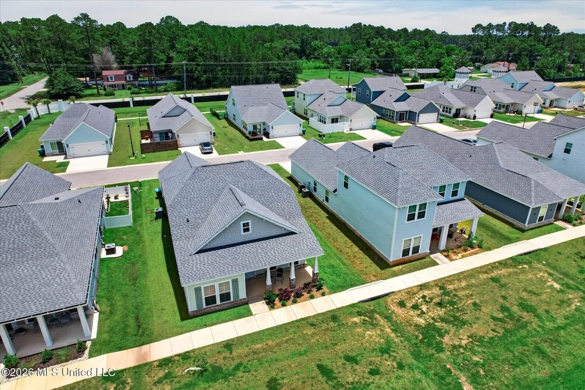 With new construction going up all around Savannah Estates, it - photo 43