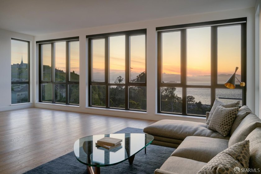 The Residences at Yerba Buena Island offer a rare opportunity to - photo 2