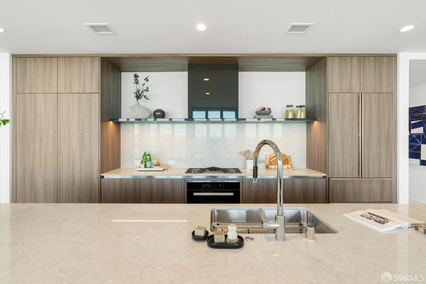 The Residences at Yerba Buena Island offer a rare opportunity to - photo 5