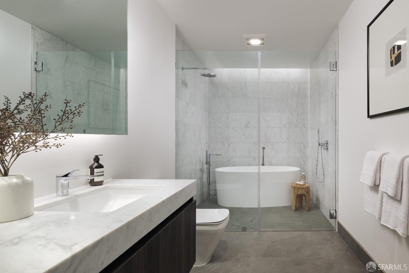The Residences at Yerba Buena Island offer a rare opportunity to - photo 9