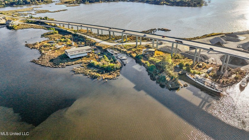 Selling a 7 + acres industrial waterfront property with - photo 4