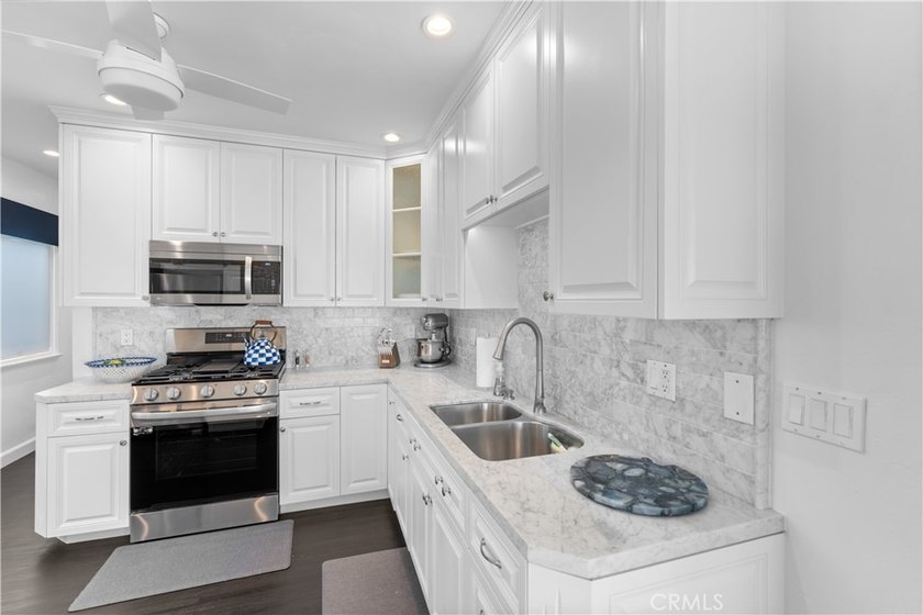 Gorgeous throughout, with a spectacular view - this 2 bedroom 2 - photo 20