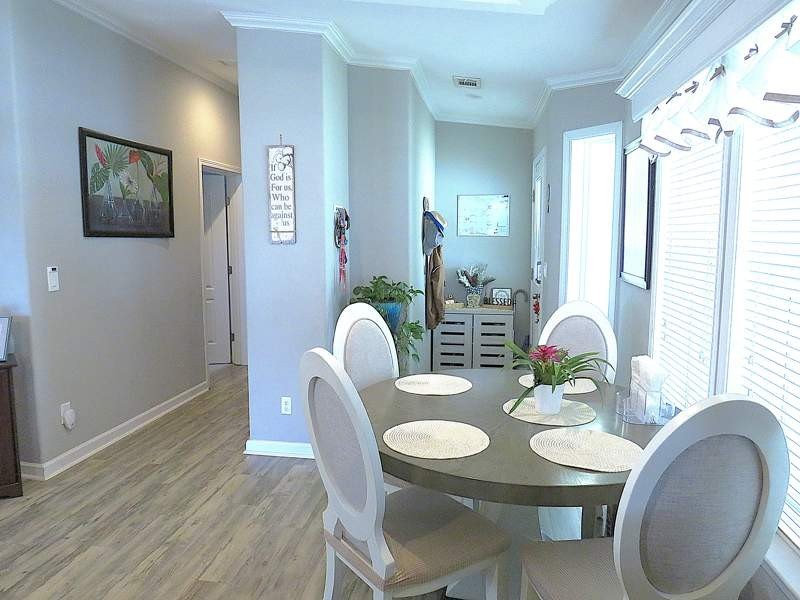 This beautifully maintained 1,248 square foot manufactured home - photo 7