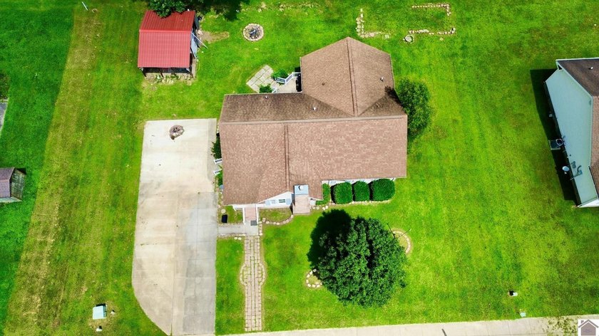 SHORT SALE OPPORTUNITY! Move-in ready and packed with value - photo 7