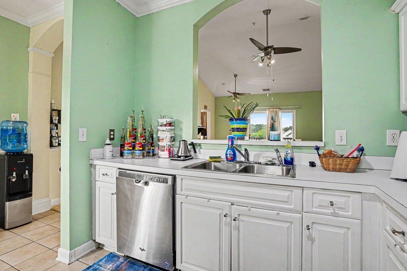 Welcome to this two-bedroom, two-bathroom top-floor condo - photo 12