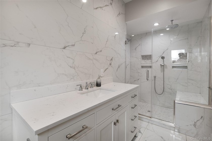 Stunning Fully Renovated Colonial Located In The Highly - photo 12