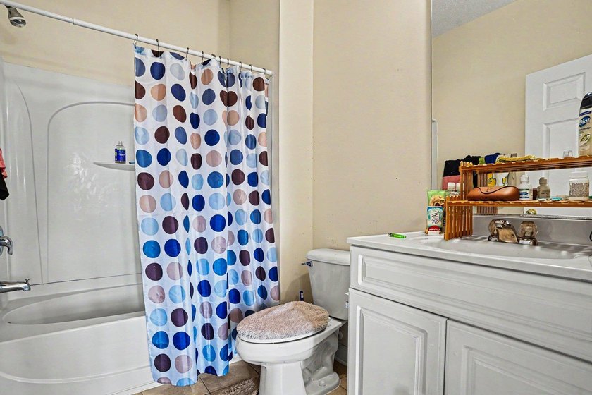 Welcome to this two-bedroom, two-bathroom top-floor condo - photo 15