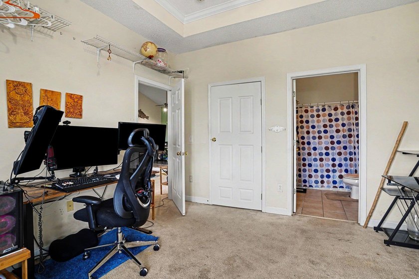 Welcome to this two-bedroom, two-bathroom top-floor condo - photo 17