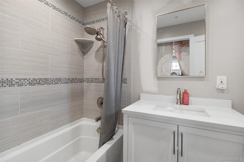 Stunning Fully Renovated Colonial Located In The Highly - photo 18