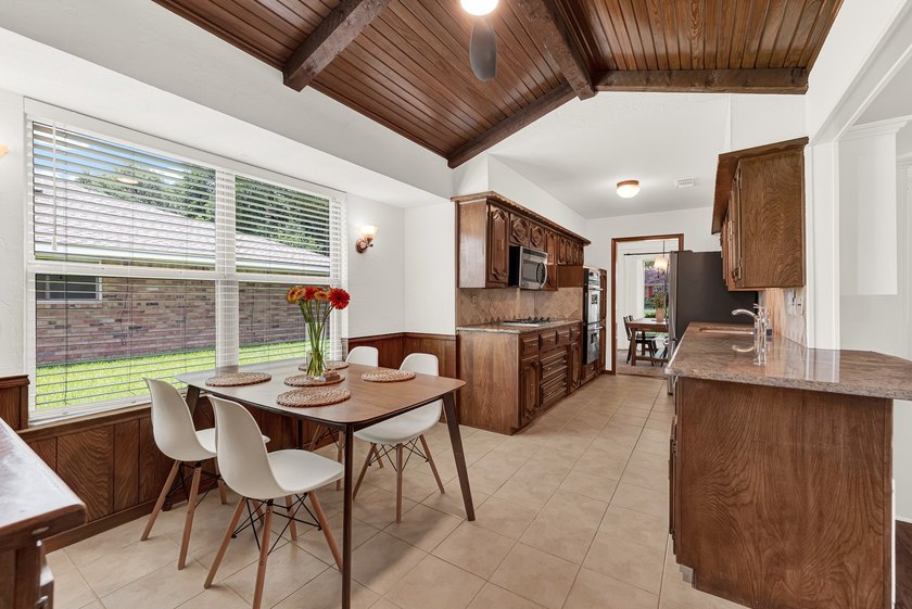 Welcome to 2814 Forest Grove Drive! Step into this impeccably - photo 18