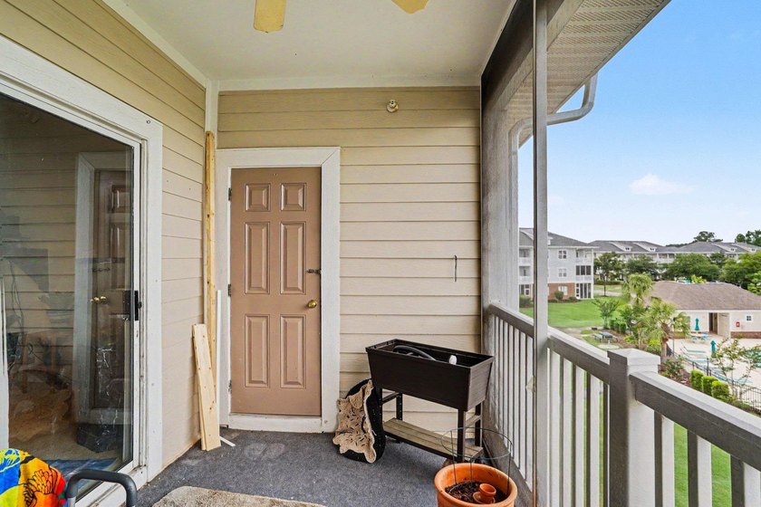 Welcome to this two-bedroom, two-bathroom top-floor condo - photo 19