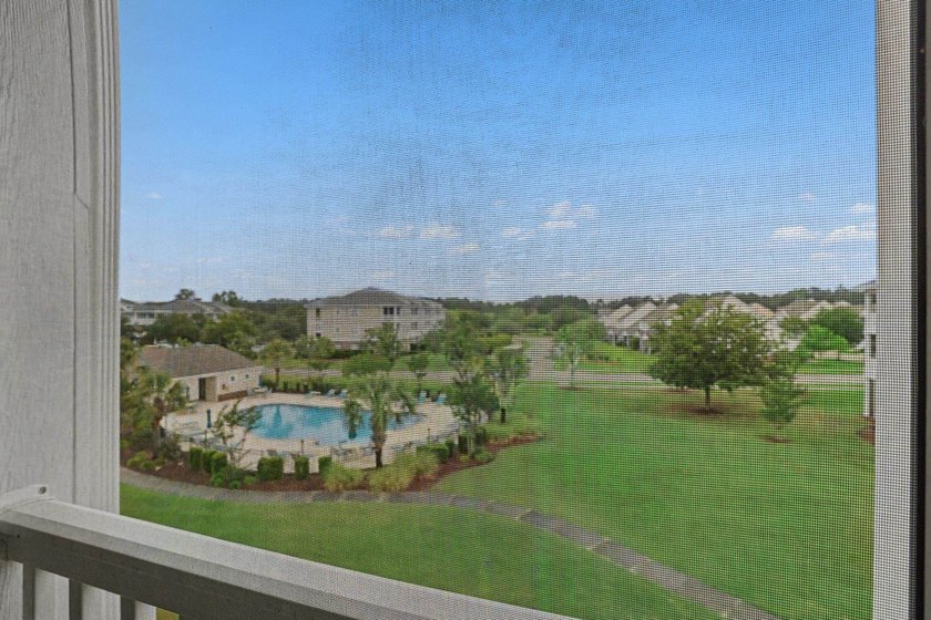 Welcome to this two-bedroom, two-bathroom top-floor condo - photo 21