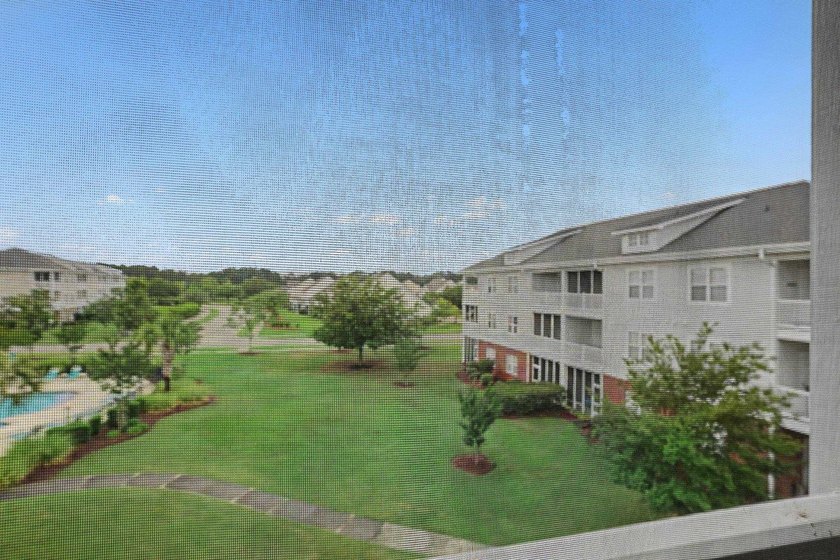 Welcome to this two-bedroom, two-bathroom top-floor condo - photo 22