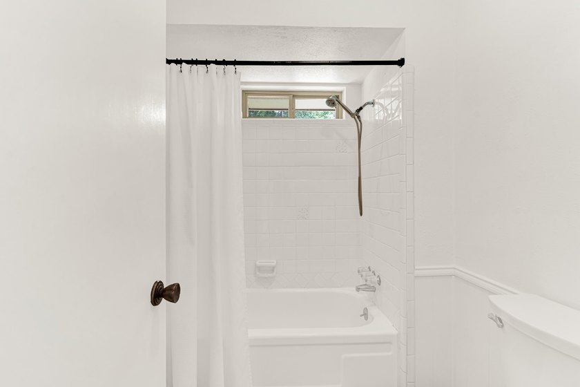 Welcome to 2814 Forest Grove Drive! Step into this impeccably - photo 27