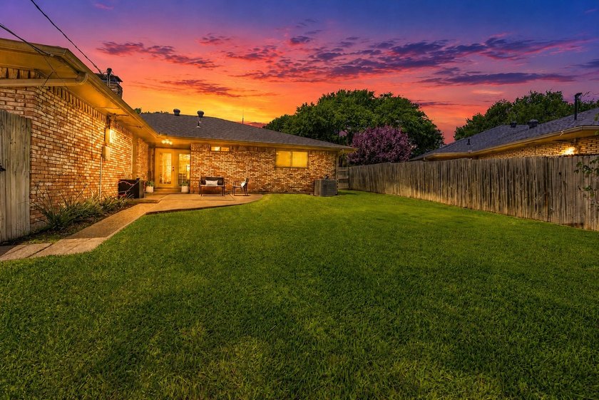 Welcome to 2814 Forest Grove Drive! Step into this impeccably - photo 36
