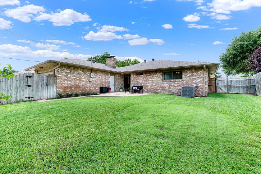Welcome to 2814 Forest Grove Drive! Step into this impeccably - photo 38