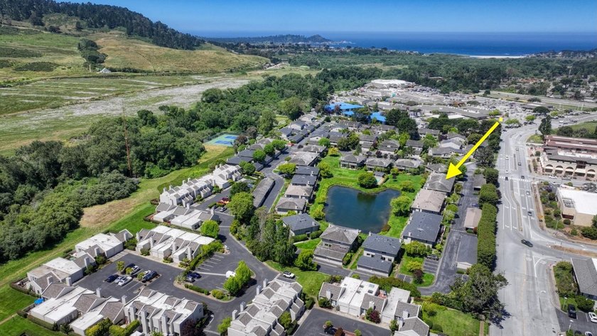 One of the largest updated Arroyo Carmel residences currently - photo 2
