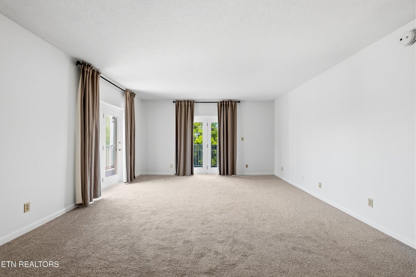 Welcome to the Westcliff Condominiums, one of Knoxville's - photo 3