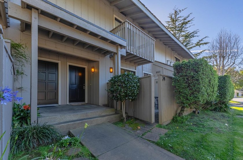 One of the largest updated Arroyo Carmel residences currently - photo 4