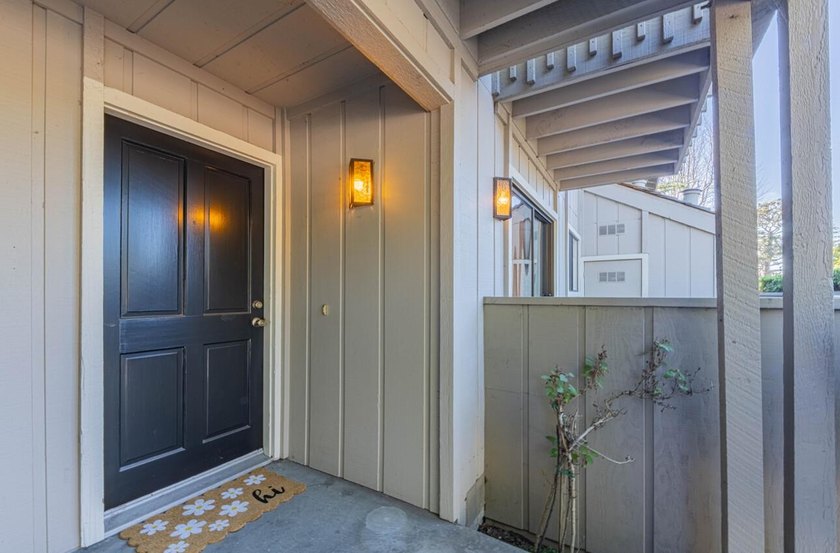 One of the largest updated Arroyo Carmel residences currently - photo 5