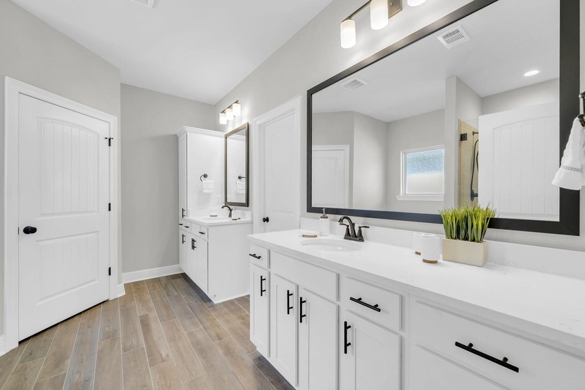Welcome to the popular Sycamore III floor plan in the - photo 11