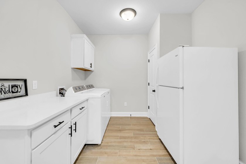 Welcome to the popular Sycamore III floor plan in the - photo 15