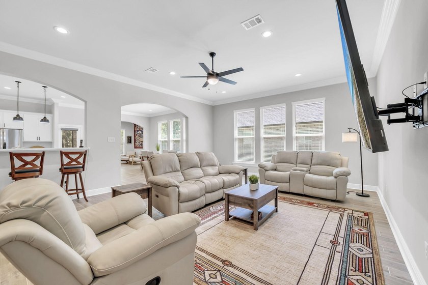 Welcome to the popular Sycamore III floor plan in the - photo 18