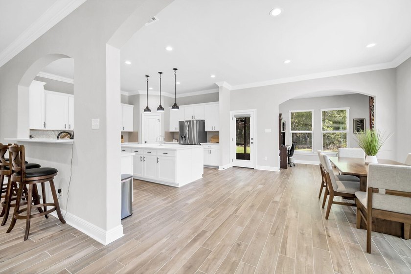 Welcome to the popular Sycamore III floor plan in the - photo 23