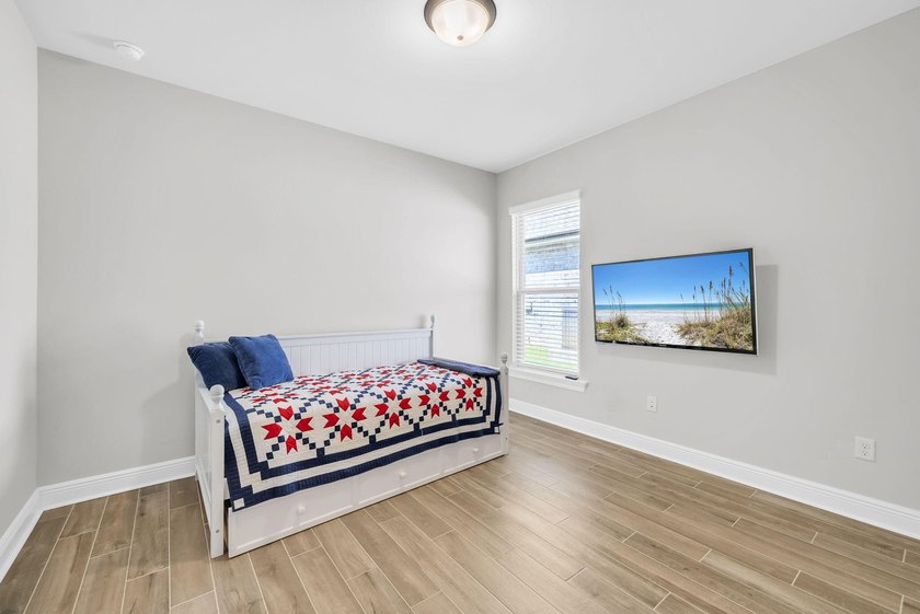 Welcome to the popular Sycamore III floor plan in the - photo 37