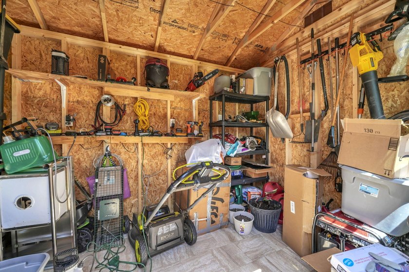 Welcome to the popular Sycamore III floor plan in the - photo 49