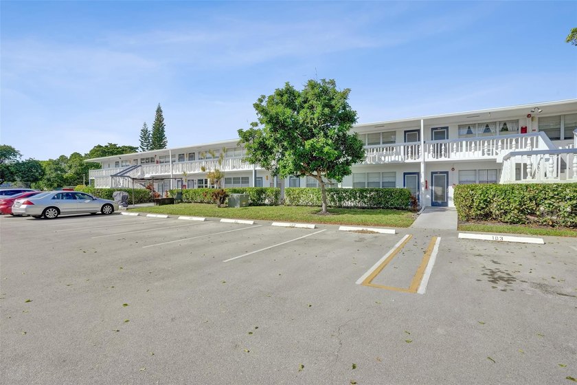 Charming Updated 1-BR/1-BA First-Floor Unit - Just 3.3 Miles to - photo 2