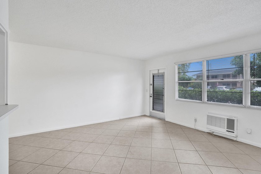 Charming Updated 1-BR/1-BA First-Floor Unit - Just 3.3 Miles to - photo 4