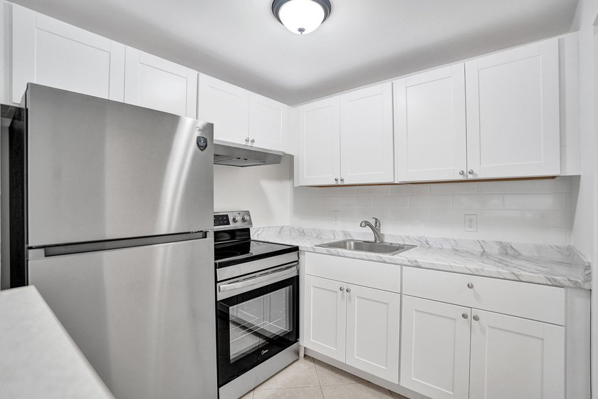 Charming Updated 1-BR/1-BA First-Floor Unit - Just 3.3 Miles to - photo 10