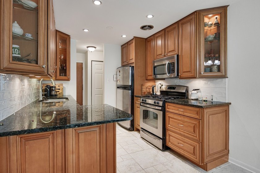 Welcome Home to this updated 1-bedroom, 1-bath condo in - photo 11