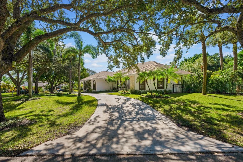 Resort-style living in Heritage Oaks. Located behind the 24-hour - photo 3