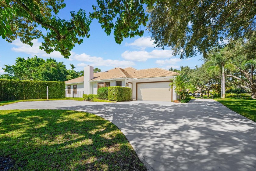 Resort-style living in Heritage Oaks. Located behind the 24-hour - photo 4