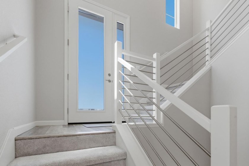 Located on a picturesque tree-lined street of Communication - photo 16