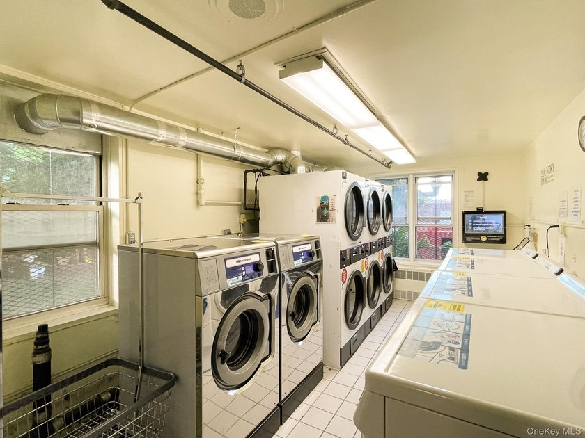 Bright and well-maintained 1-bedroom unit located on the second - photo 16